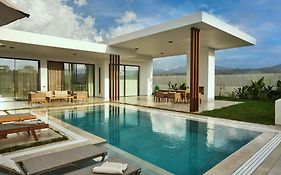 Ashta Suites / Minimal Suite